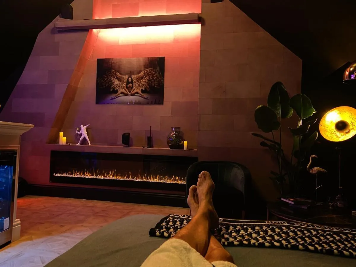 Loco Paradiso - Two Kingsize Beds, Outdoor Terrace, Dj Booth, Bar, Cinema, Bathtub, Kitchen, Airco Anvers